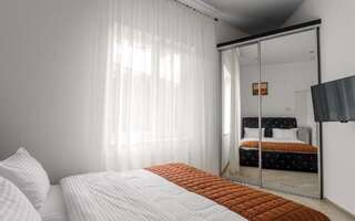 Отель Hotel Sorrento Одесса Двухместный номер с двуспальной кроватью и дополнительной кроватью-13