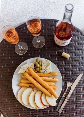 Отель Hotel Sorrento Одесса Двухместный номер с двуспальной кроватью и дополнительной кроватью-15